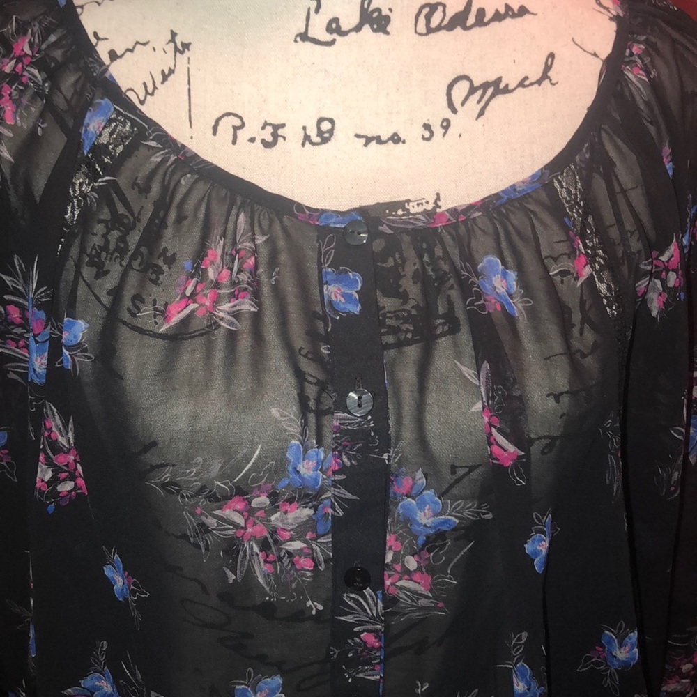 Sheer blouse - Picture 3 of 4